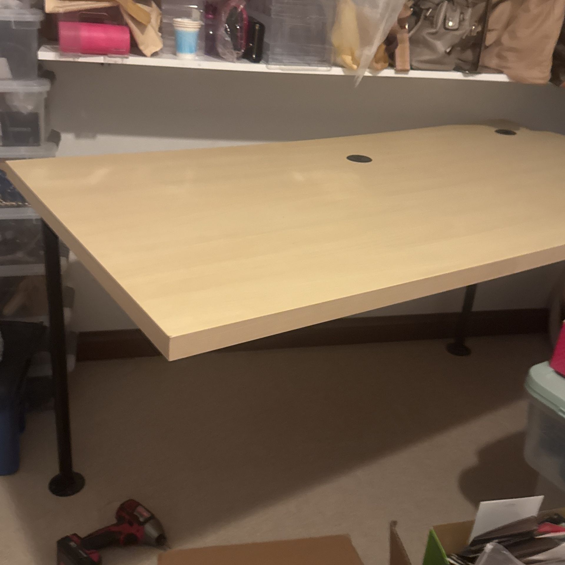 COMPUTER TABLE 