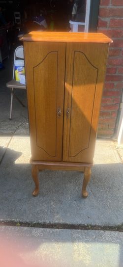 Jewelry armoire