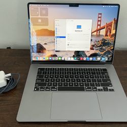 Apple MacBook Air 15" M2 (2023) — 8GB RAM, 256GB — Space Gray, Excellent Condition, Charger Included
