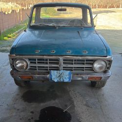 Ford Courier 