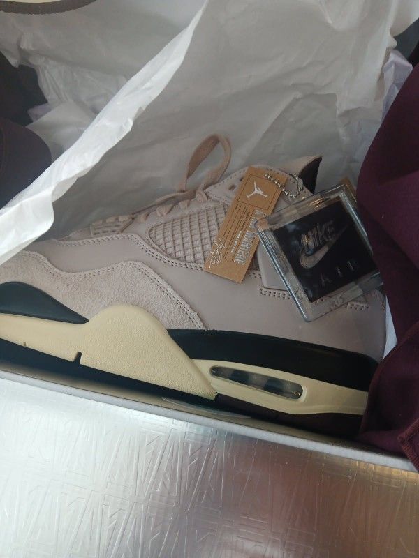 Brand New jordan 4 a ma maniere Size 12