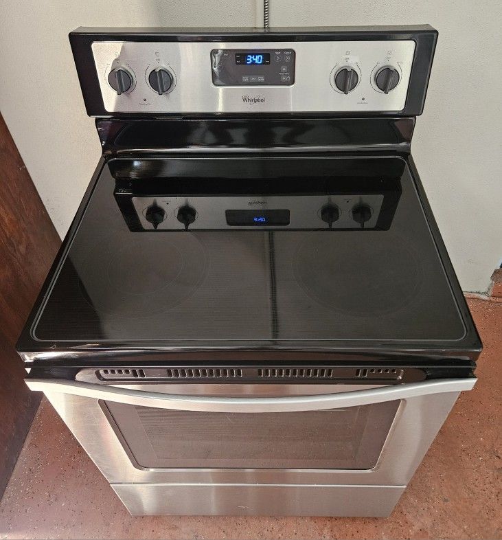 Like New ✨️🚨🔆Whirlpool🔆🚨✨️ S-Steel Glass Top Stove in Mint Condition