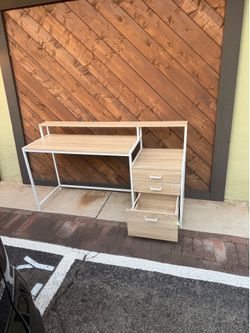 Free IKEA desk