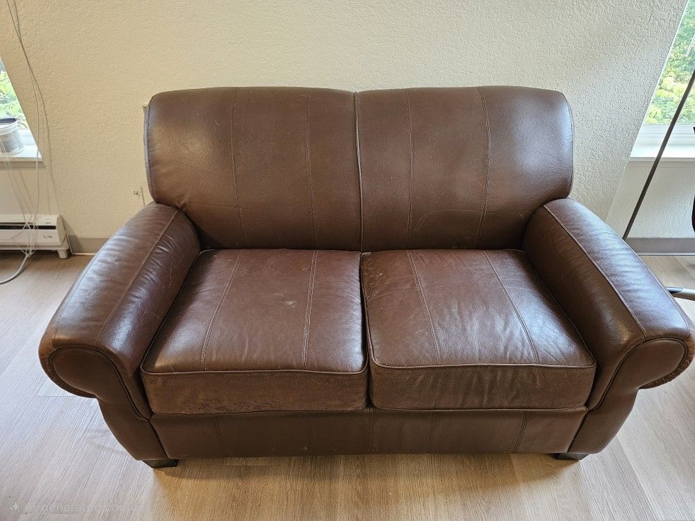 Love Seat - Must Go