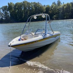 2005 Reinell 18 Foot Boat