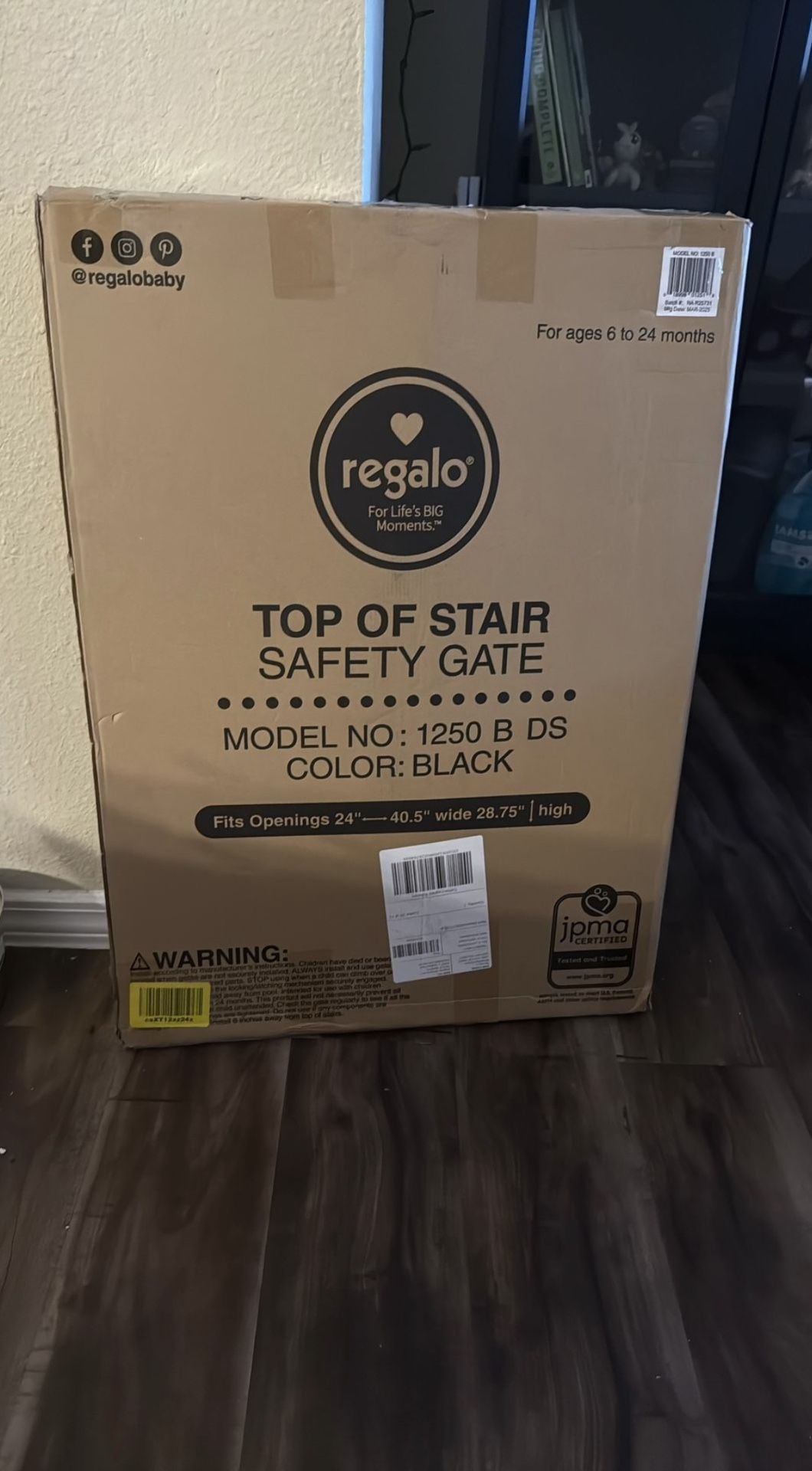 Regalo Top of Stair Baby Safety Gate (New • Black • Hardware Mount)