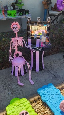 Halloween Skeleton with light up vanity table! Super Cute original! $50