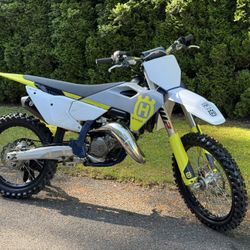 Husqvarna TC 125 like new Only 29 Hours, enduro Ktm dirt bike