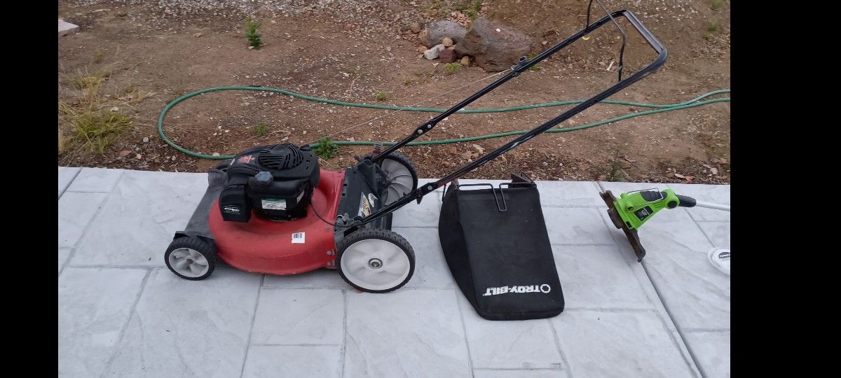 Briggs & Stratton Lawn Mower, Red