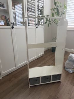 Dress up closet
