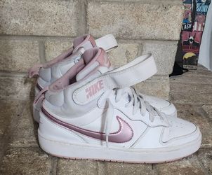 Nike Court Borough Mid