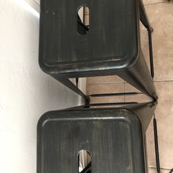 Set Of 2 Bar Stools And Dining Table OBO