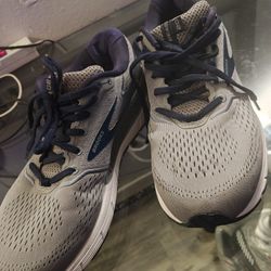 Brooks Beast 20 Mens Size 10D Running Shoes 
