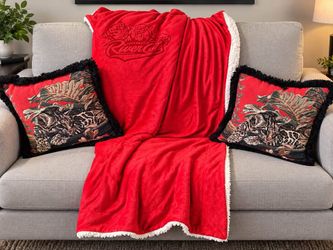 Sacramento River Cats Throw – 70” × 50”