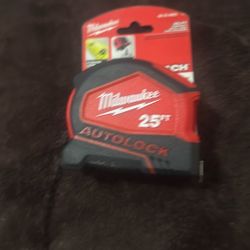 Milwaukee Mesure Tape