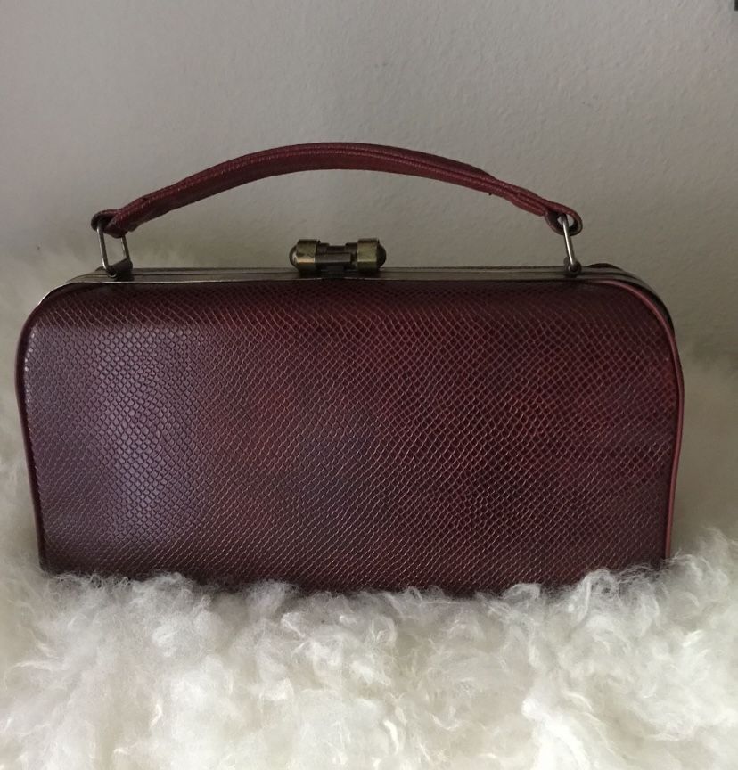 Midcentury Beautiful Red Leather Lizard Embossed Brass Clasp Hand Bag