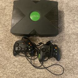 Original Xbox With 2 Controllers