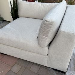 NEW COUCH CORNER PIECE/ACCENT CHAIR / SOFA, DELIVERY AVAILABLE  