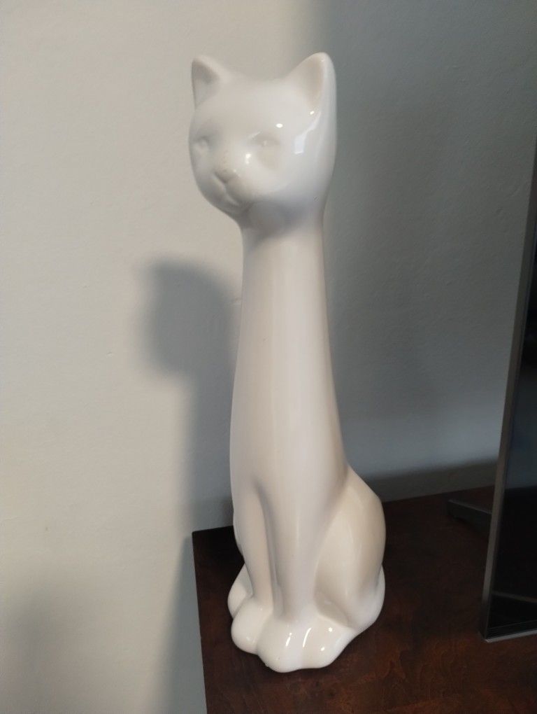 Cat White Ceramic Great Condition