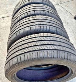 235/45/18 Michelin set de Michelin Tires con 80%