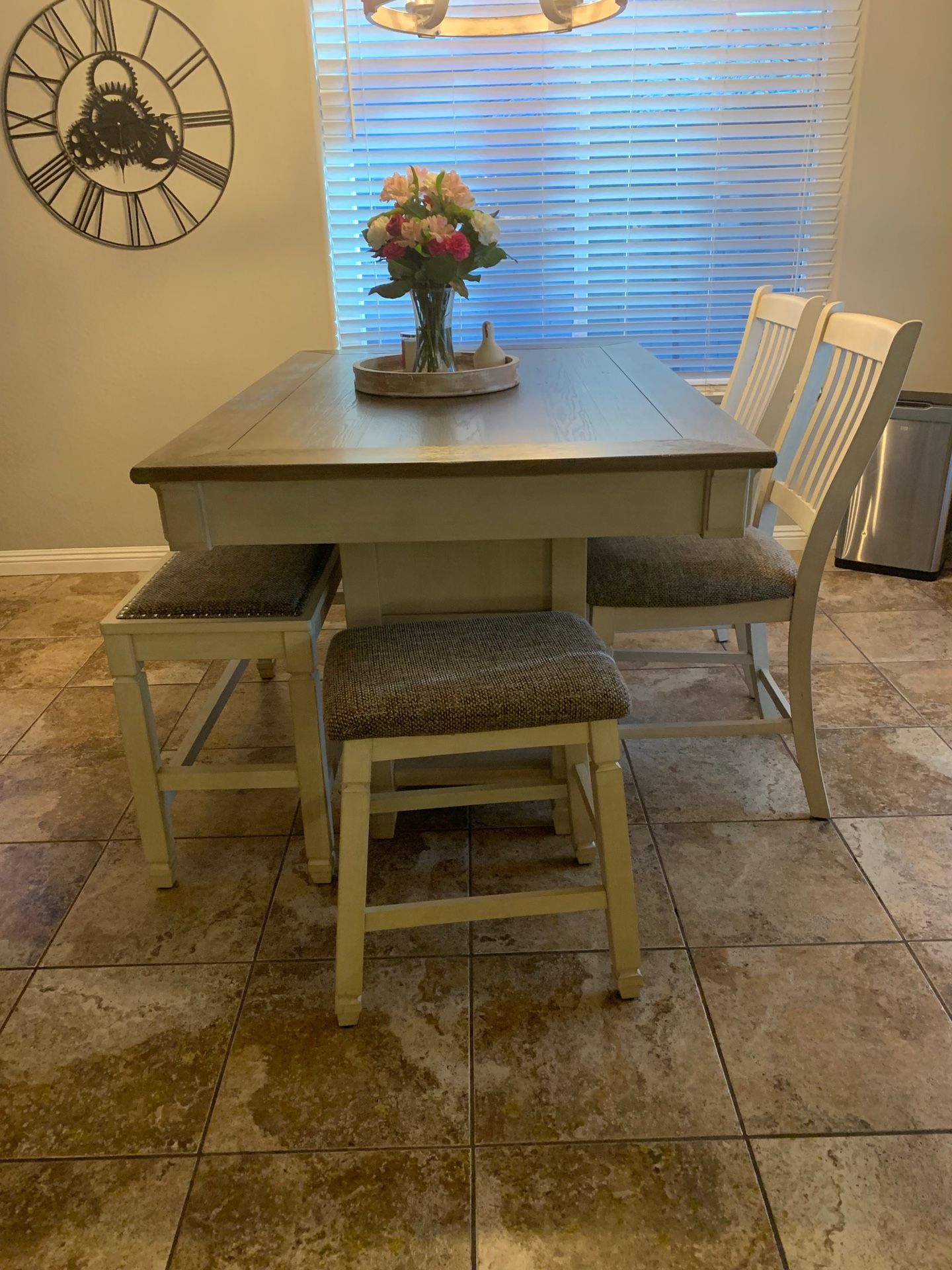 Ashley Farm House Dinning Set