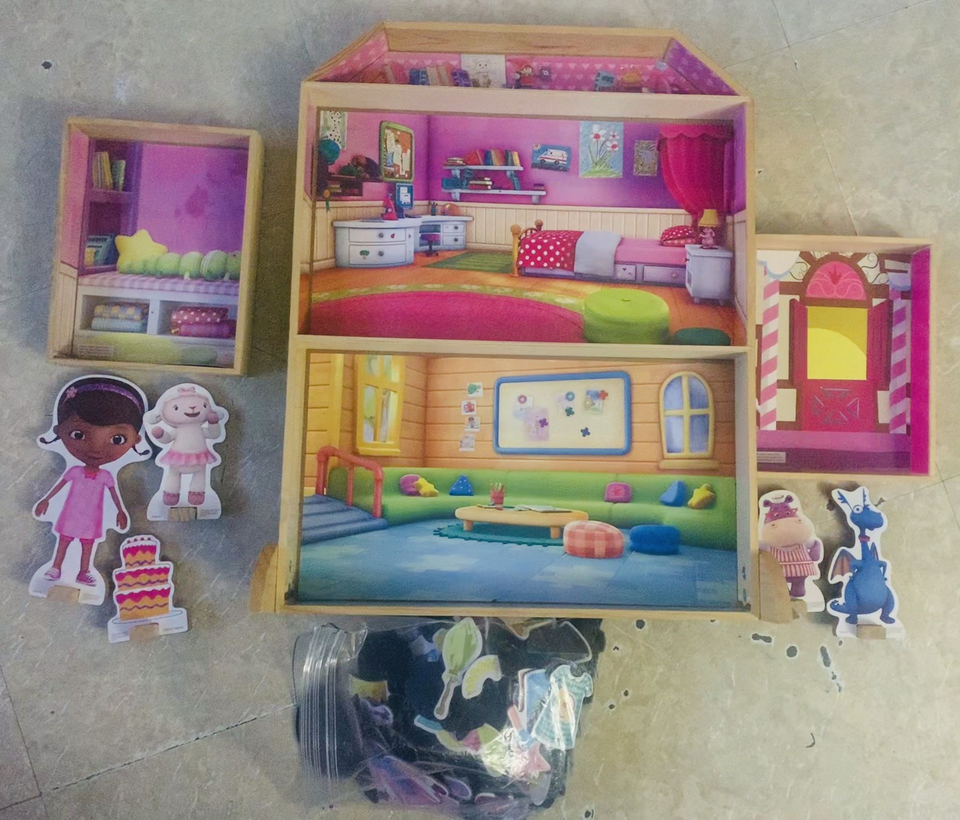 DOC MCSTUFFINS DOC'S MAGNETIC DRESS UP 85 PIECE BONUS SET DOLLS PLAYHOUSE