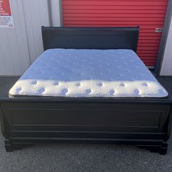 *Free Delivery* King Bed + Frame in Very Good Condition 