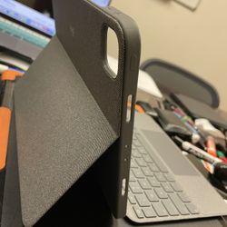 IPad Pro 11” Logitech Combo Touch Keyboard Case iPad.