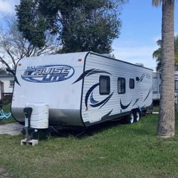 27 Ft Travel Trailer 2014 Brand New Water Heater. Paid 11,500 9 Mo Ago 9K OBO