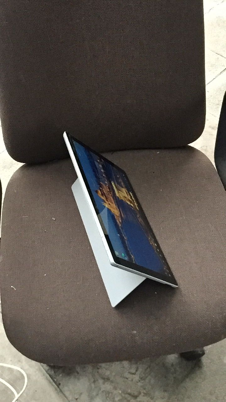 cracked screen Surface Pro 5 Window 10 Pro i5 Processor 7th Gen 128gb SSD 4gb Ram Touchscreen still Working Good (Charger not come with it)