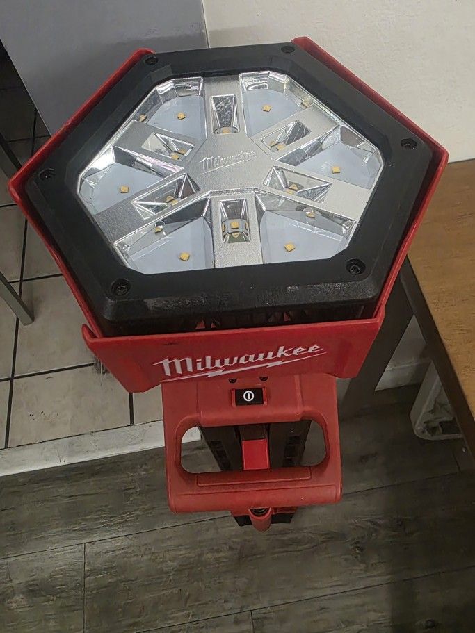 Milwaukee Power Tower Light M18 18V Lithium-Ion Cordless Rocket Dual Tool Only