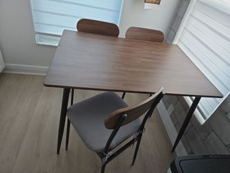 Small Kitchen/Dinning Set