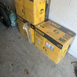 DEWALT 20V MAX Cordless 7-1/4 in. Sliding Miter Saw with (1) 20V Battery 4.0Ah