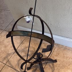 Vintage French Country Iron Garden Armillary Sundial. Has some minor rust, other than that excellent, H29”, Diameter 15”.  Pick up address 👇