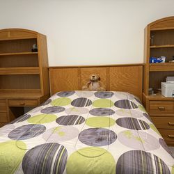 Queens Bedroom Set With dresser And Hutch -4 Pc Set