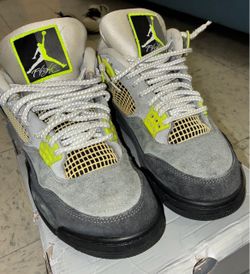 Jordan 4 Retro SE Neon 95 size 8.5 Gray Suede