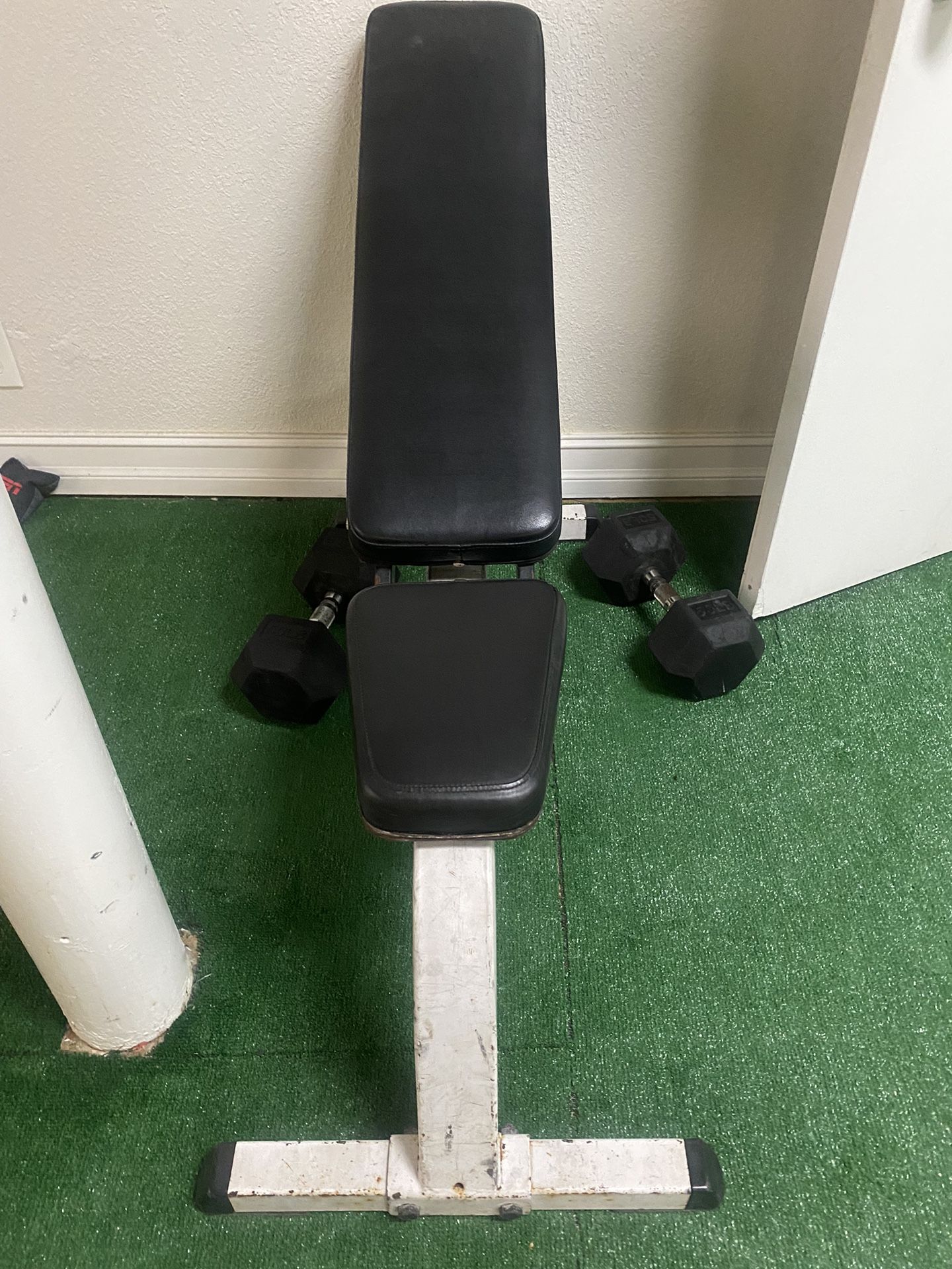 Weight Bench With Dumbbells 