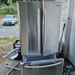 Samsung Fridge - Free. Come Pick Up