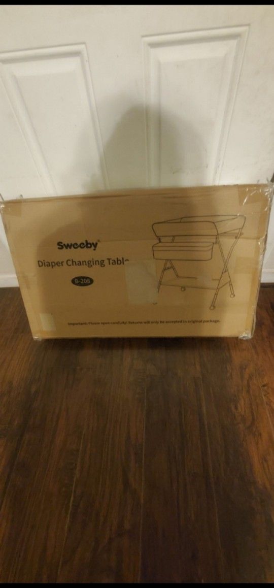 Sweeby Changing Table