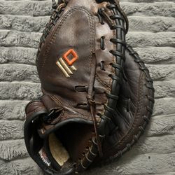 Nokona X2 Elite Fast Pitch Softball Women’s Catcher’s Mitt 