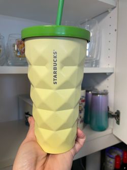 Starbucks Metal pineapple Hawaii exclusive tumbler cup with screw on lid, and straw