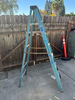 Werner 7 ft Fiberglass Stepladder