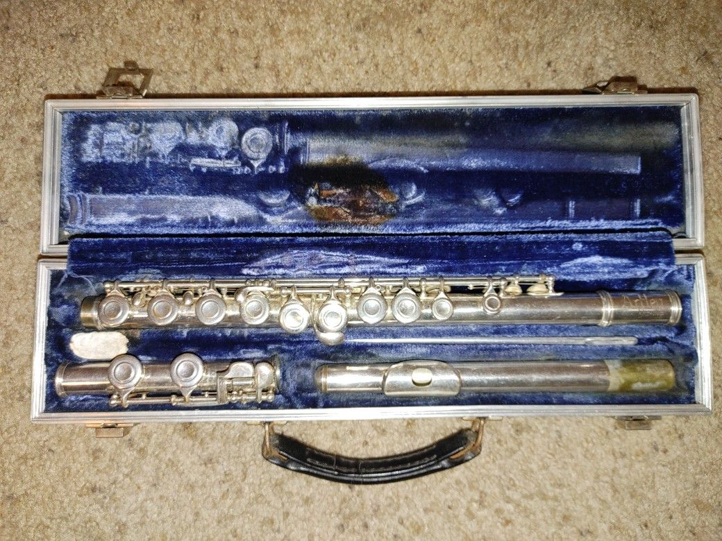 Artley Student Flute
