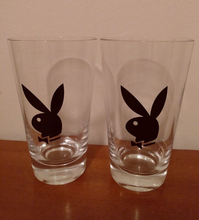 SET OF 2 VINTAGE PLAYBOY BUNNY LOGO  6" TALL CLEAR DRINKING GLASSES W/BLACK INSIGNIA 