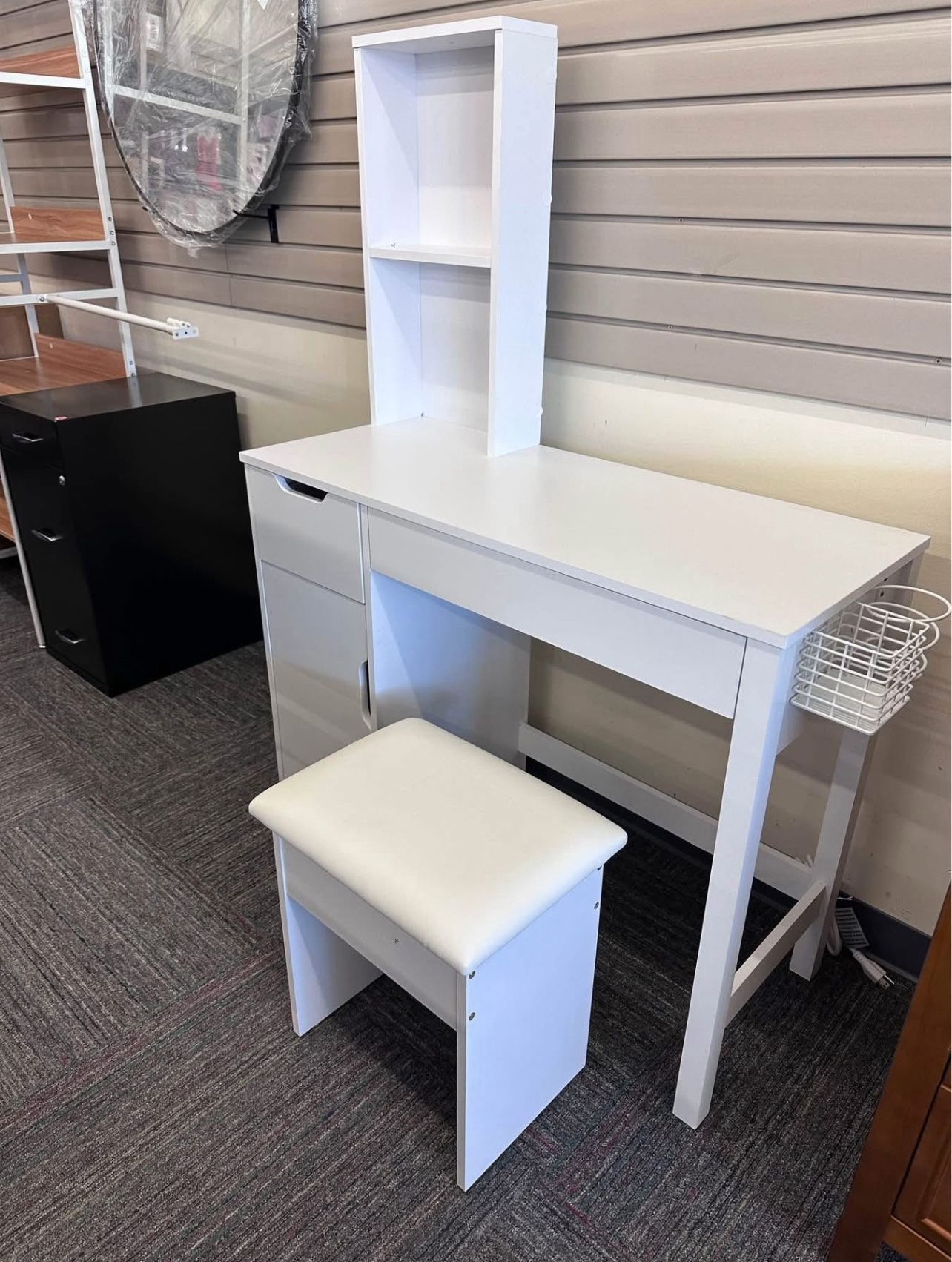 2-Piece Vanity & Stool with USB Power – White Finish – NEW ✨