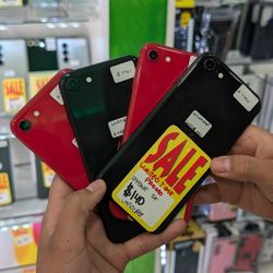 iPhone SE 64GB Unlocked  Great Christmas Gift 