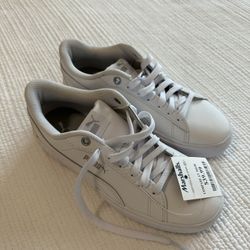 Puma Women’s 7.5 Size White Tenis Shoes (new)