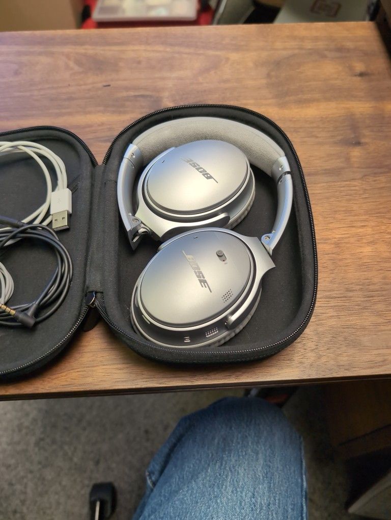 Bose Quiet Comfort 35 II N/Cancelling Bluetooth Wireless headphones Silver