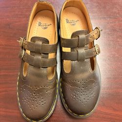 Dr. Marten Distressed Mary Jane W8