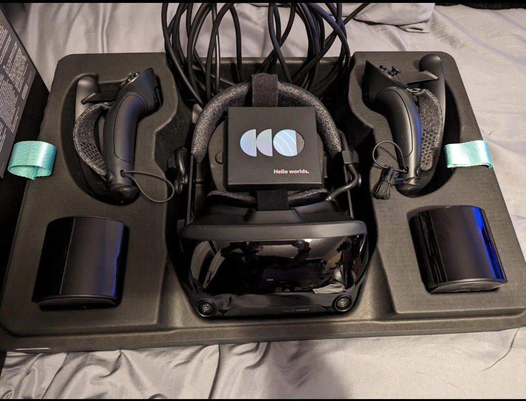 Valve Index VR Full Kit - Headset, controllers, base stations (v2)